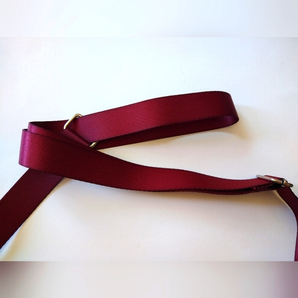 Wild Fable Women's Crossbody Bag Textile Purse Burgundy Solid Zip Pockets NWT - Picture 7 of 12